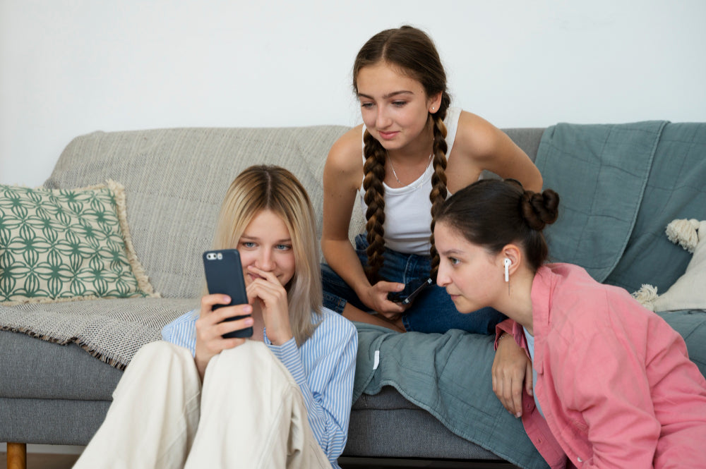 Social Media Rules for Teens When Parents Are Divorced - solodads